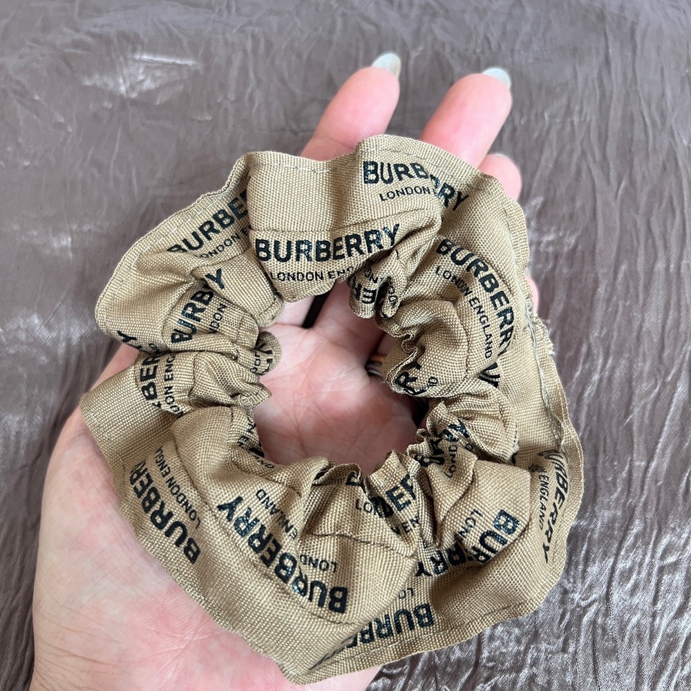 【BURBERRY】Handmade Scrunchie - Picture 2 of 2